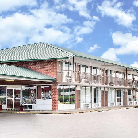 Days Inn By Wyndham Newport Exteriér fotografie