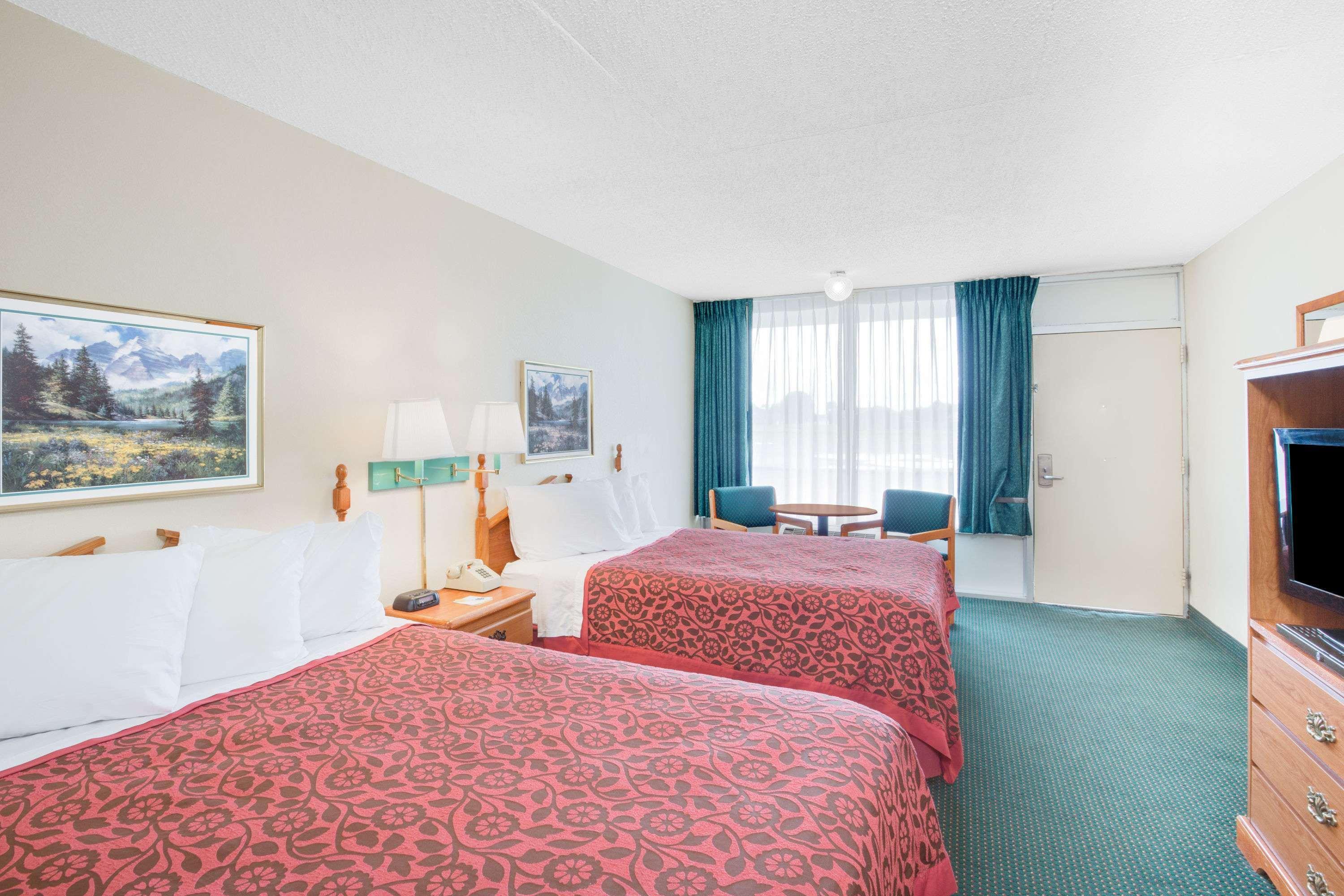 Days Inn By Wyndham Newport Exteriér fotografie