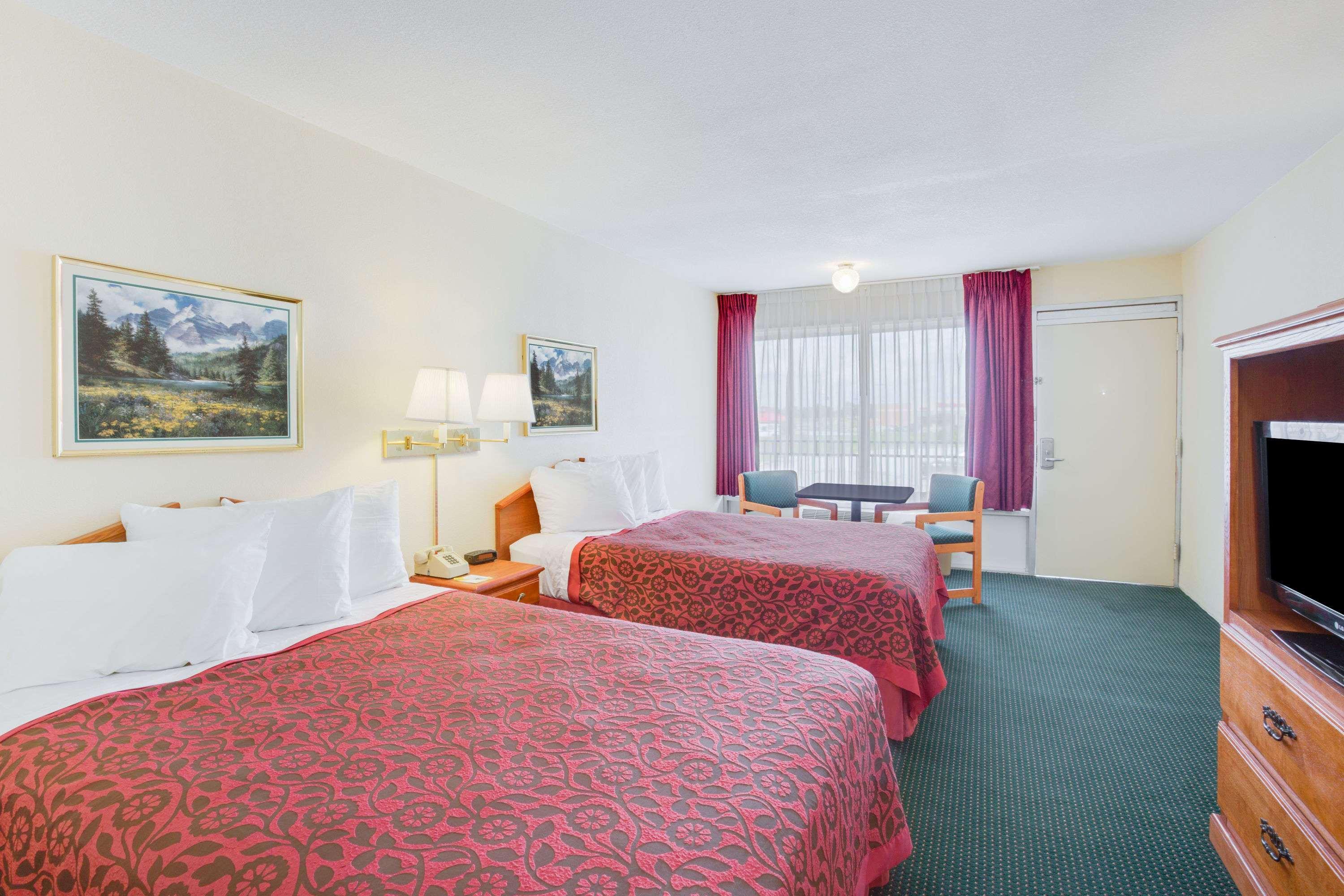 Days Inn By Wyndham Newport Exteriér fotografie