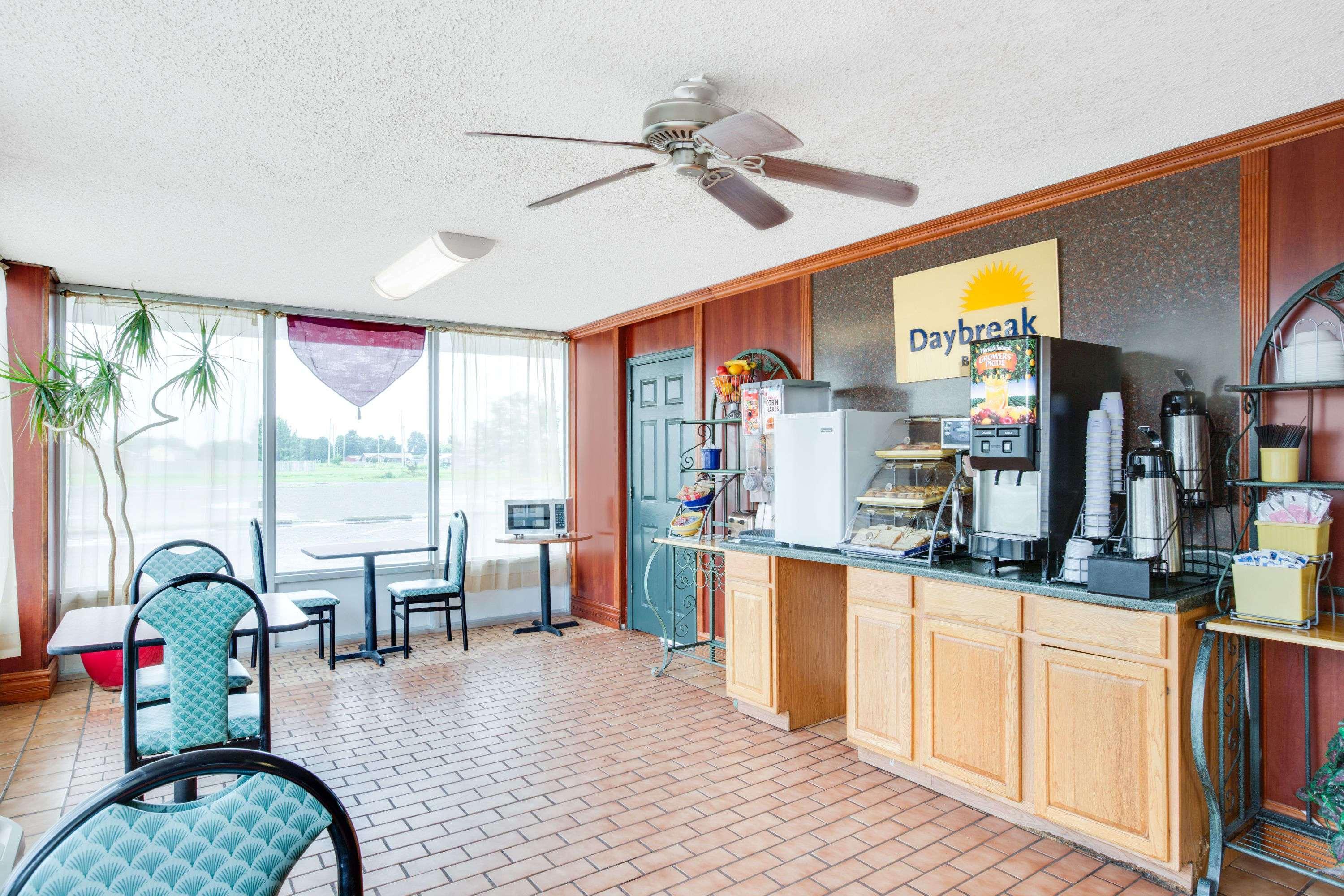 Days Inn By Wyndham Newport Exteriér fotografie