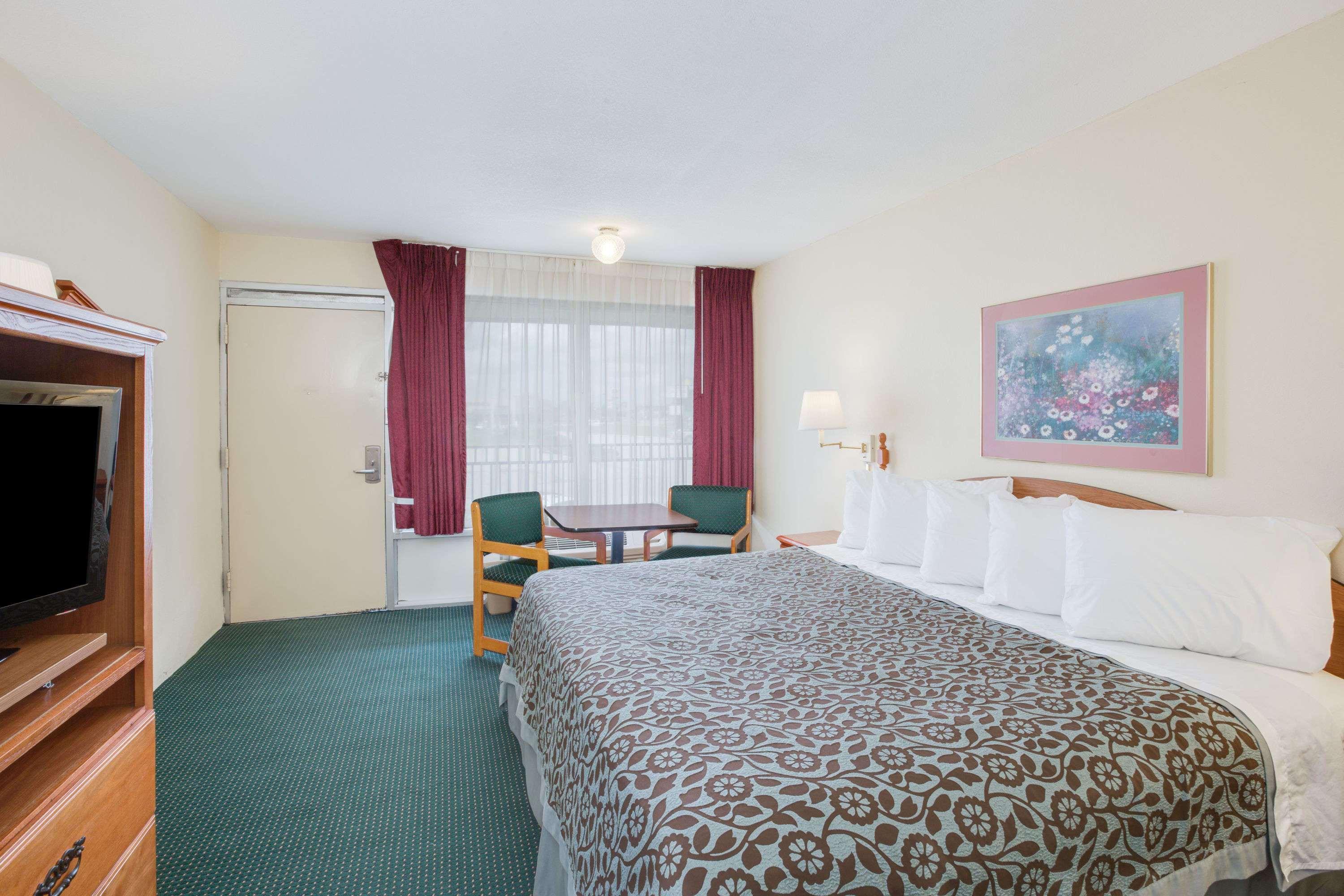 Days Inn By Wyndham Newport Exteriér fotografie