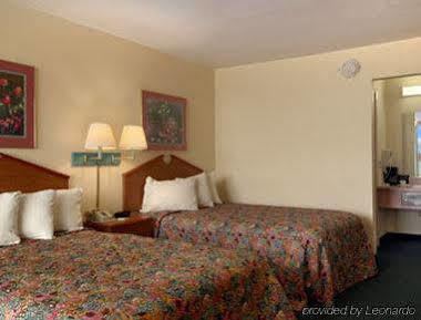 Days Inn By Wyndham Newport Exteriér fotografie