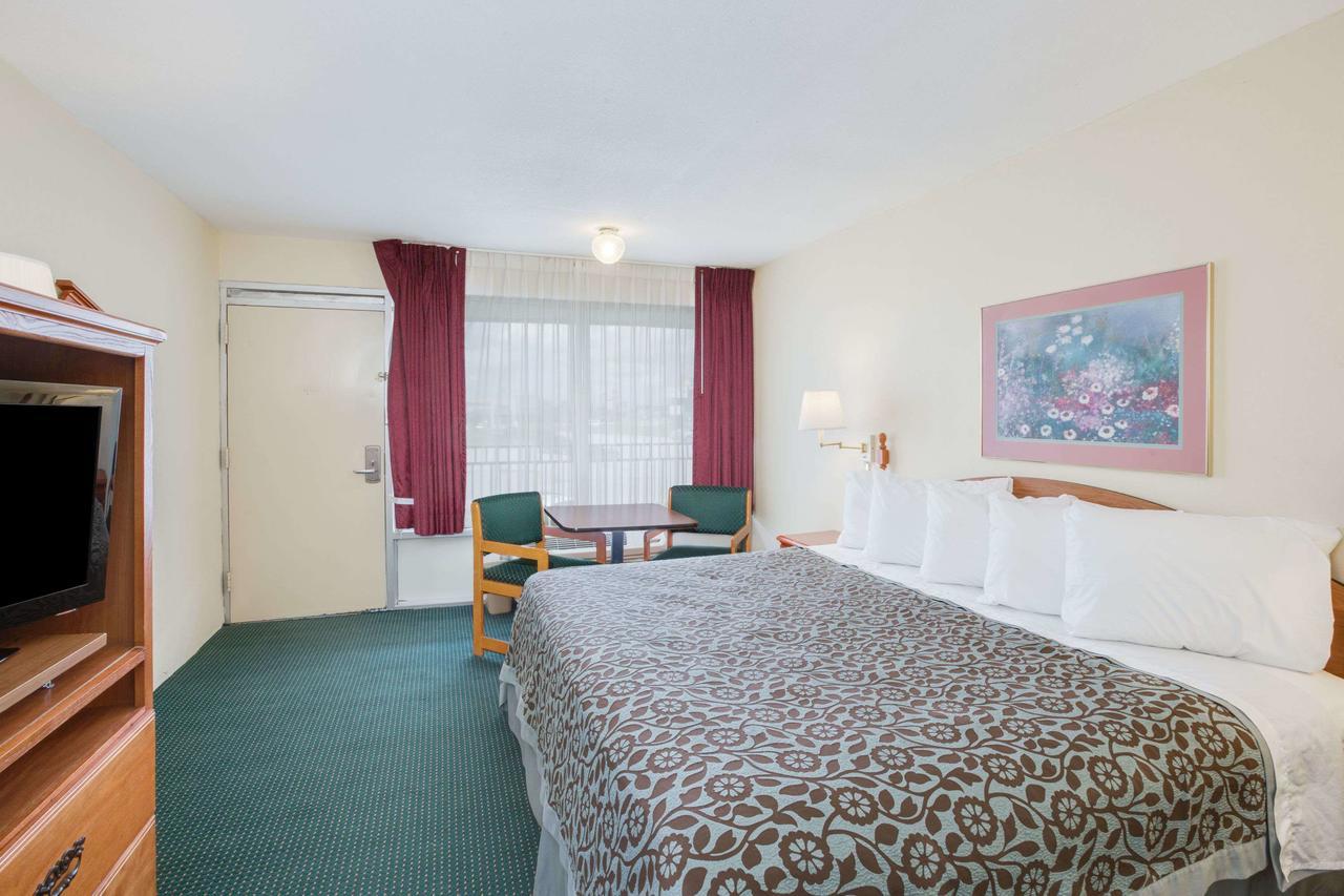 Days Inn By Wyndham Newport Exteriér fotografie